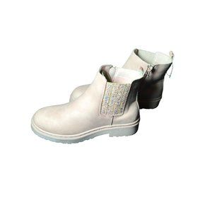 Light Baby Pink Girls Boots with Glittery Highlights Brand New size 5